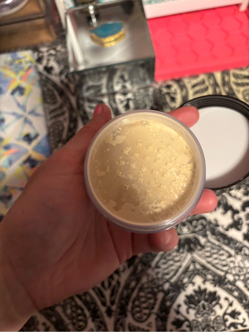 New Laura Mercier Setting Powder - Picture 5 of 5